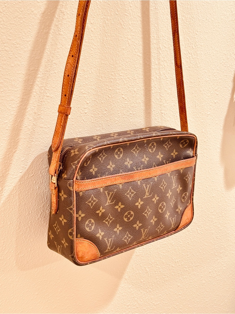 Louis Vuitton Monogram Canvas Messenger Bag in Brown and Tan - Picture 3 of 9